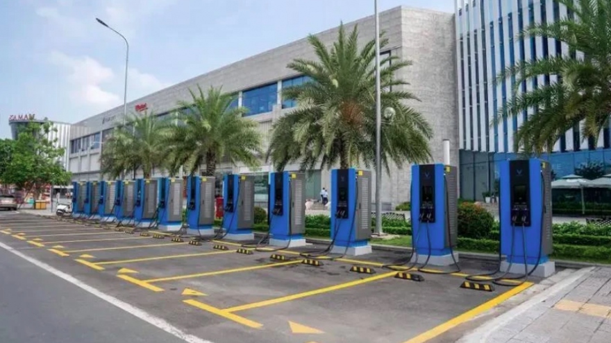 Developing EV charging stations crucial for promoting green transport: Insiders